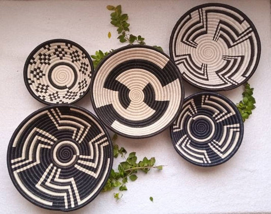 Set of 5 Wall baskets. Rwandese wall baskets / African Handwoven